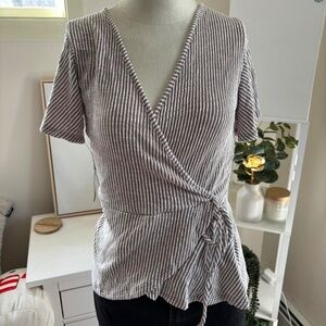 Brown & white striped wrap top short sleeve size medium